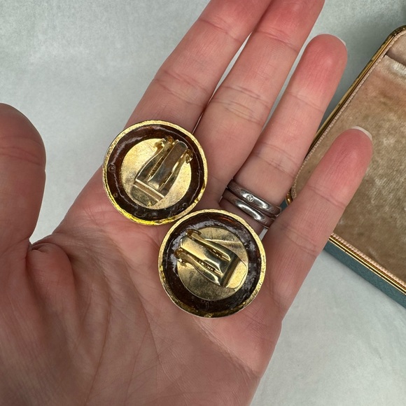 Vintage DIVA Gold Purple Gripoix Glass Cabochon Earrings - Picture 3 of 10